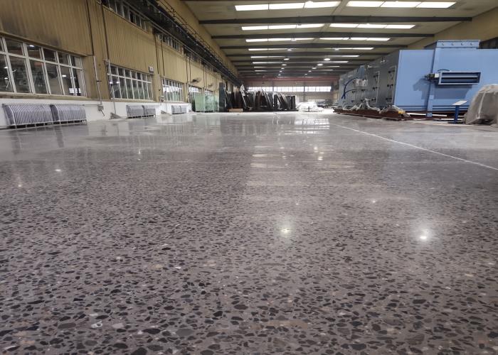 石家莊某企業(yè)地面翻新中！